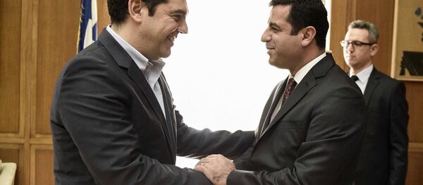 Halkların Demokratik Partisi (HDP) Eş Genel Başkanı Selahattin Demirtaş, Yunanistan Başbakanı Aleksis Çipras ile başkent Atina'da bir araya geldi. - Sputnik Türkiye