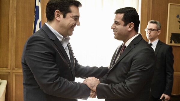Halkların Demokratik Partisi (HDP) Eş Genel Başkanı Selahattin Demirtaş, Yunanistan Başbakanı Aleksis Çipras ile başkent Atina'da bir araya geldi. - Sputnik Türkiye