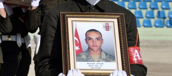 Hatay'ın Yayladağı ilçesi Güveççi Mahallesi'nde öldürülen Er Mustafa Uyğun için tören düzenlendi. - Sputnik Türkiye