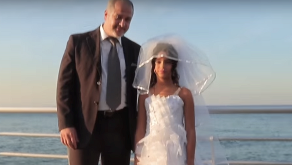 Lübnan'da çocuk evliliklerine dikkat çekmeyi amaçlayan video, tartışma yarattı.  - Sputnik Türkiye
