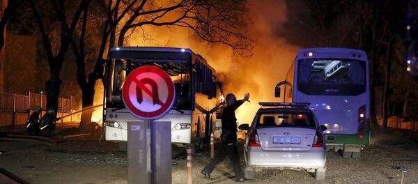 Ankara'da Eskişehir yolu üzerindeki general lojmanlarının nizamiye giriş kapısında, TSK personelinin çıkışı esnasında servislere yönelik bombalı araçla saldırı düzenlendi. - Sputnik Türkiye