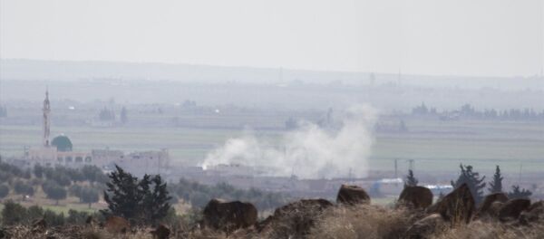 TSK'nın Kilis sınır hattında konuşlu birliklerinden Fırtına obüsleriyle, Halep'e bağlı Azez ilçesindeki PYD/PKK hedeflerine gerçekleştirilen top atışları devam ediyor. - Sputnik Türkiye