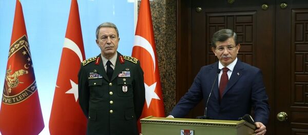Genelkurmay Başkanı Hulusi Akar ve Başbakan Ahmet Davutoğlu - Sputnik Türkiye