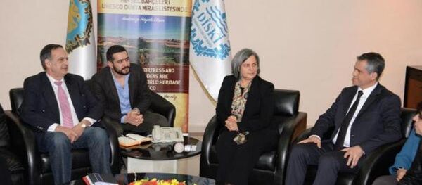 Avrupa Parlamentosu heyeti Diyarbakır Büyükşehir Belediyesini ziyaret etti. - Sputnik Türkiye