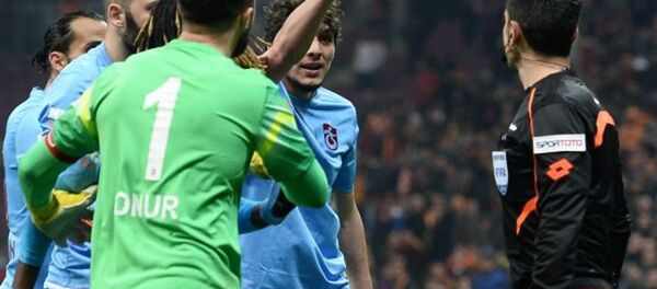 Maçın ardından basın toplantısı düzenleyen Trabzonspor Başkanı Muharrem Usta şunları söyledi: Futbolun değişmeye ihtiyaç olduğu bir süreçten geçiyoruz. Çok ağır ifadeler kullanılabilir elbette ama bu ülkede ağır ifadeler bir şeyler değiştirmiyor. En hafif tabiriyle bu gece 'utanç gecesi.' Muhatap hakem değildir. TFF ve MHK'dir. BBC, L'Equipe, Bild, The Sun, Daily Mail tüm gazeteler Salih Dursun'u yazıyor. Ben MHK ve TFF'ye sesleniyorum. Türkiye'yi dünyaya rezil etmeyi nasıl becerebiliyorsunuz? (Taraftarlara) Bugün dönüşümün günüdür. Siz bunun mimarı olacaksınız. - Sputnik Türkiye