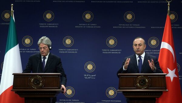Türkiye Dışişleri Bakanı Mevlüt Çavuşoğlu- İtalya Dışişleri Bakanı Paolo Gentiloni - Sputnik Türkiye