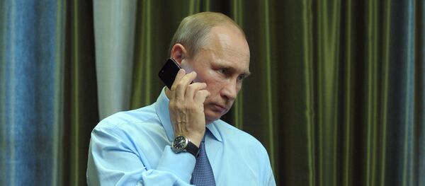 Vladimir Putin / telefon - Sputnik Türkiye