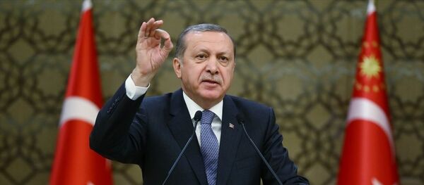 Cumhurbaşkanı Recep Tayyip Erdoğan, Cumhurbaşkanlığı Külliyesi'nde Antalya, Amasya, Ankara, Bolu, Gaziantep, İstanbul, Kahramanmaraş, Muğla, Niğde, Sakarya ve Şanlıurfa'dan gelen muhtarlarla bir araya geldi. Cumhurbaşkanı Recep Tayyip Erdoğan, Cumhurbaşkanlığı Külliyesi'nde Antalya, Amasya, Ankara, Bolu, Gaziantep, İstanbul, Kahramanmaraş, Muğla, Niğde, Sakarya ve Şanlıurfa'dan gelen muhtarlarla bir araya geldi. - Sputnik Türkiye