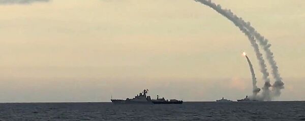 Kalibr füzesi donanımına sahip gemi Kalibr füzesi donanımına sahip gemi - Sputnik Türkiye