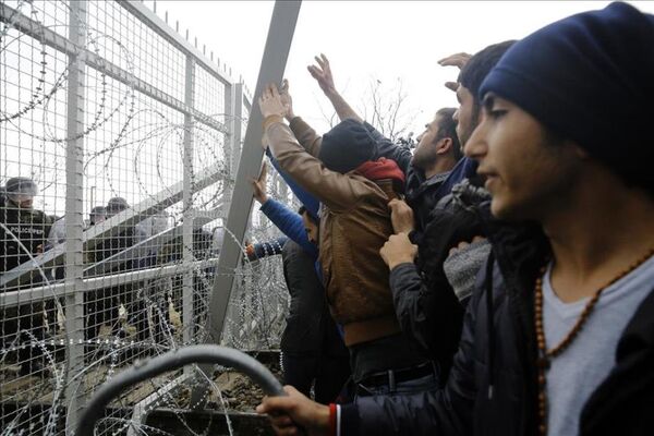 Sığınmacılar polisle çatıştı - Sputnik Türkiye