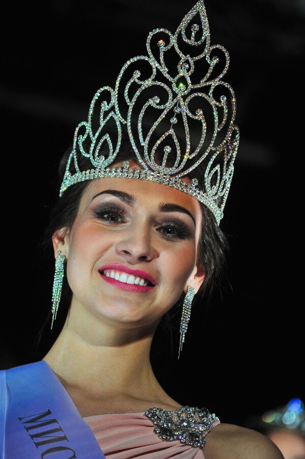 Miss Moscow 2016  birincisi Yelena Petuhova. - Sputnik Türkiye
