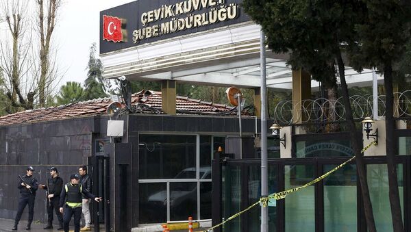 İstanbul'da Çevik Kuvvet Şube Müdürlüğü'ne saldırı - Sputnik Türkiye