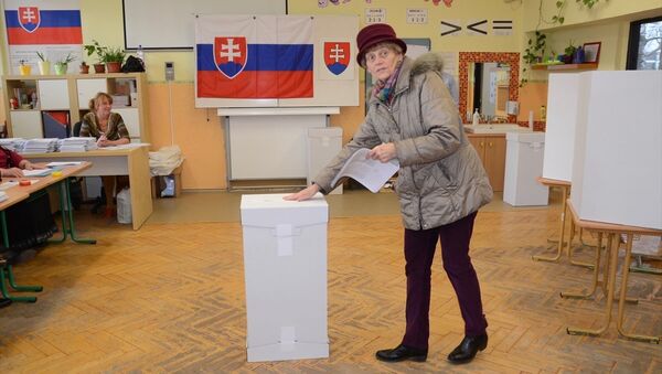 Slovakya'da seçmenler ülkeyi dört yıl yönetecek yeni hükümeti belirlemek için sandık başına gitti. - Sputnik Türkiye