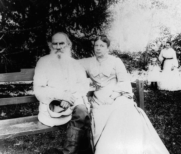 Lev Tolstoy ve eşi Sofya Tolstoya - Sputnik Türkiye