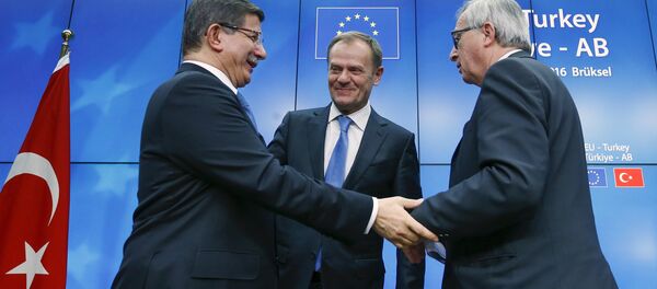 Ahmet Davutoğlu - Donald Tusk - Jean Claude Juncker - Sputnik Türkiye