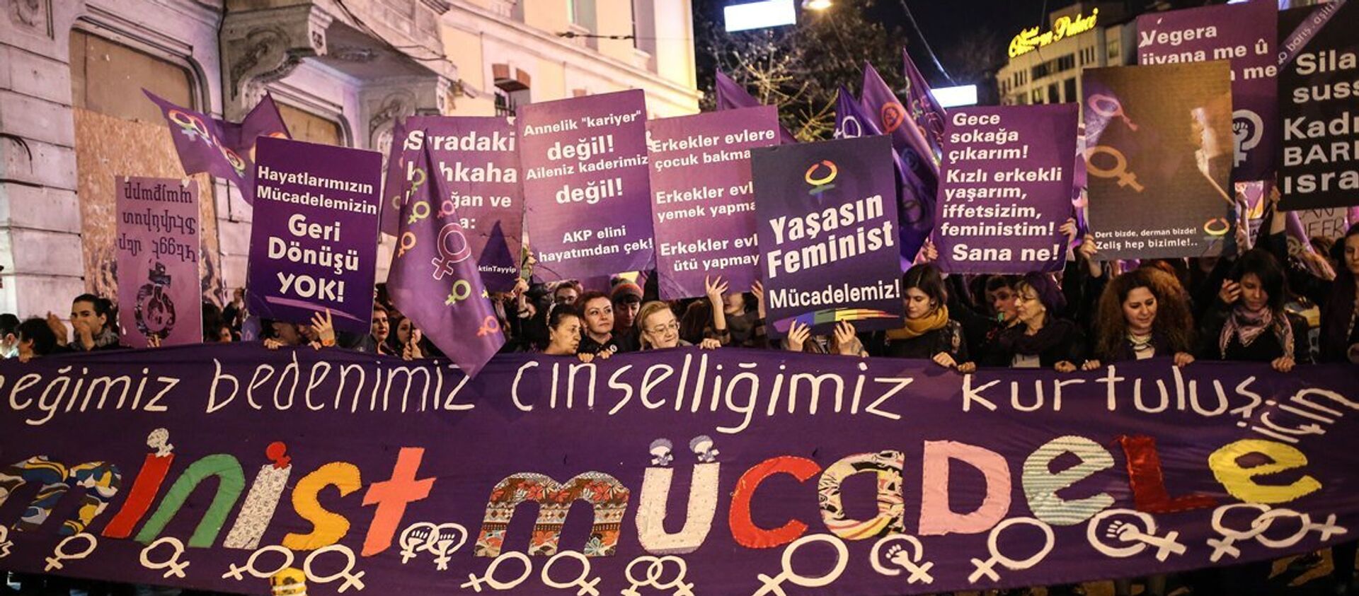 8 Mart Feminist Gece Yürüyüşü - Sputnik Türkiye, 1920, 10.12.2020