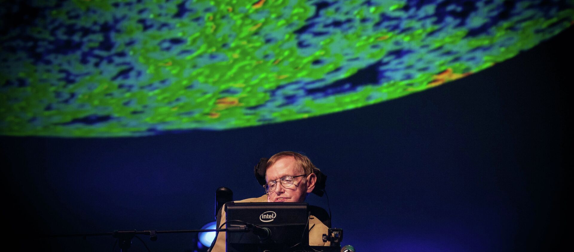 British theoretical physicist professor Stephen Hawking gives a lecture during the Starmus Festival on the Spanish Canary island of Tenerife on September 23, 2014 - Sputnik Türkiye, 1920, 24.09.2016