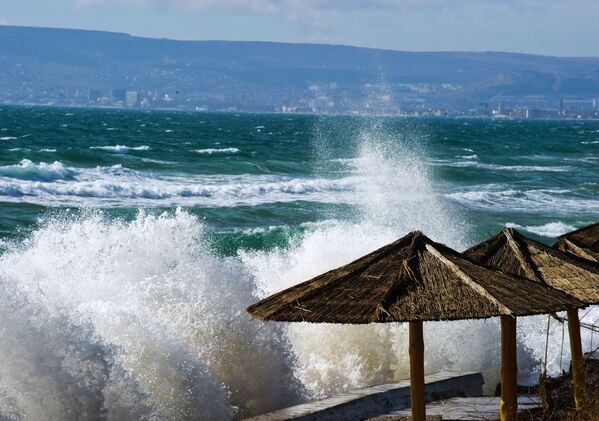 Feodosya açıklarında kopan deniz fırtınası. - Sputnik Türkiye