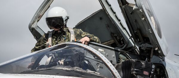 Rus pilotlar Hmeymim hava üssünde - Sputnik Türkiye