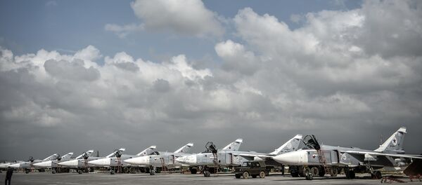 Rus pilotlar Hmeymim hava üssünde - Sputnik Türkiye