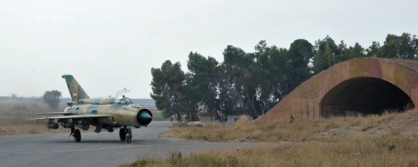 Suriye ordusuna ait MiG-21 savaş uçağı - Sputnik Türkiye
