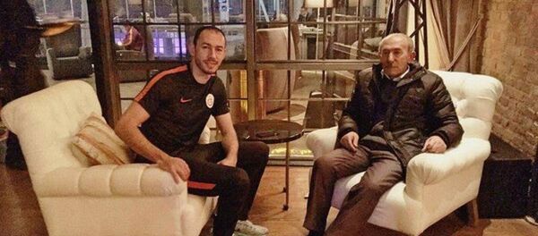 Ankara saldırısında yaşamını yitiren Galatasaraylı futbolcu Umut Bulut'un babası Kemal Bulut - Sputnik Türkiye