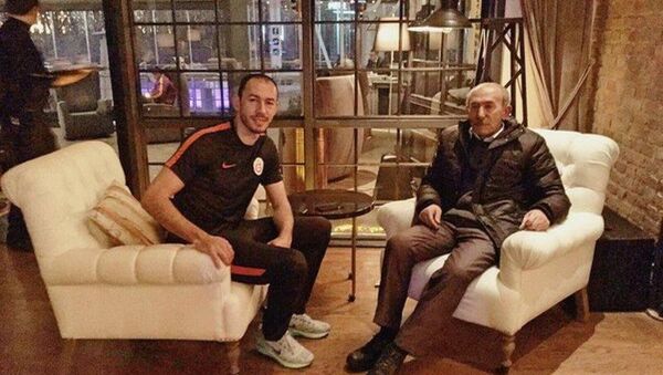 Ankara saldırısında yaşamını yitiren Galatasaraylı futbolcu Umut Bulut'un babası Kemal Bulut - Sputnik Türkiye