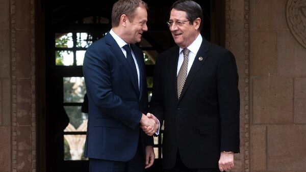 Kıbrıs Cumhurbaşkanı Nikos Anastasiadis ve Avrupa Komisyonu Başkanı Donald Tusk, Lefkoşe'de görüştü. - Sputnik Türkiye