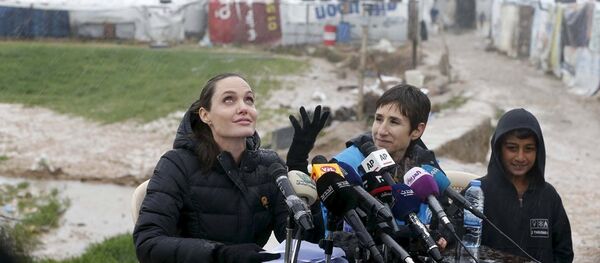 Angelina Jolie Bekaa Vadisi’nde - Sputnik Türkiye