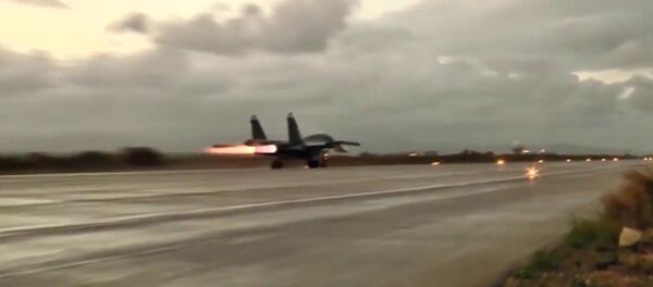 Rus uçakları Suriye'den ayrılmaya başladı - Sputnik Türkiye