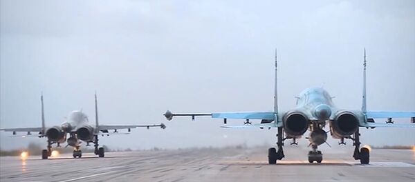 Rus uçakları Suriye'den ayrılmaya başladı - Sputnik Türkiye