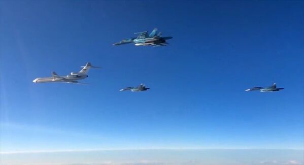 Rus uçakları Suriye'den ayrılmaya başladı - Sputnik Türkiye