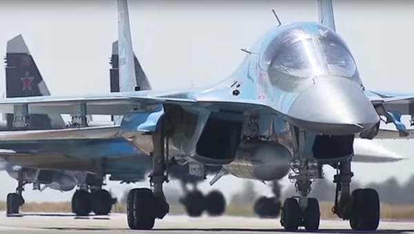 Rus uçaklarının Suriye’den ayrıldığı anlar kamerada - Sputnik Türkiye