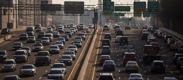 ABD'nin Başkenti Washington'da metro seferleri acil bakım nedeniyle 29 saatliğine durduruldu. Günde ortalama 700.000 kişinin kullandığı metronun kapalı olması trafik yoğunluğunu arttırırken bazı insanların bisiklet kullanımını tercih ettiği görüldü. - Sputnik Türkiye