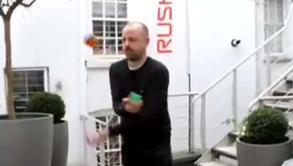Rus jonglör rubik küpleri havada çözdü - Sputnik Türkiye