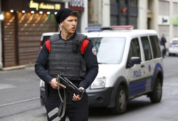 İstiklal Caddesi'ndeki saldırının ardından güvenlik önlemleri artırıldı. İstiklal Caddesi'ndeki saldırının ardından güvenlik önlemleri artırıldı. - Sputnik Türkiye
