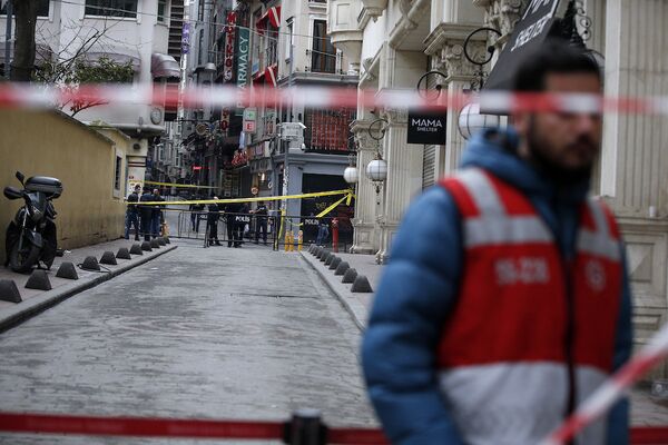İstiklal Caddesi'ndeki saldırının ardından güvenlik önlemleri artırıldı. İstiklal Caddesi'ndeki saldırının ardından güvenlik önlemleri artırıldı. - Sputnik Türkiye