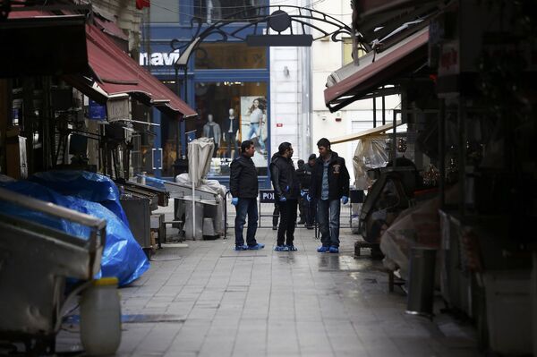 Saldırının ardından çevredeki sokaklar boşaltıldı. Saldırının ardından çevredeki sokaklar boşaltıldı. - Sputnik Türkiye