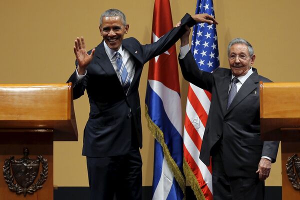 ABD Başkanı Barack Obama- Küba lideri Raul Castro - Sputnik Türkiye