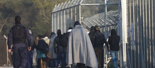 Midilli'de sığınmacılar için hazırlanan sevk merkezleri - Sputnik Türkiye