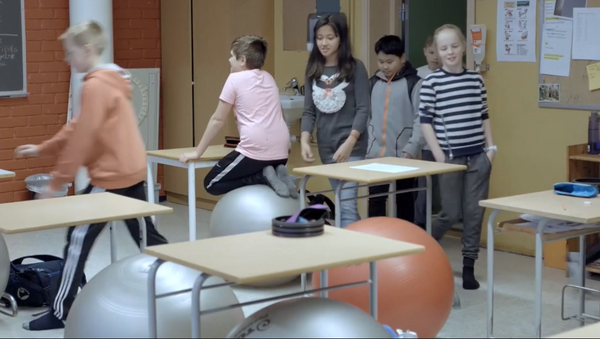 Norveç'te okul sandalyelerinin yreini toplar aldı - Sputnik Türkiye