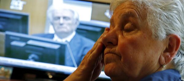 Srebrenitsa Soykırımı'ndan sağ çıkmayı başaran Bosnalı Sırp bir kadın - Sputnik Türkiye