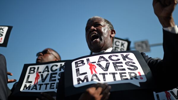 Men holding signs reading Black Lives Matter march in the 30th annual Kingdom Day Parade in honor of Dr. Martin Luther King Jr. - Sputnik Türkiye