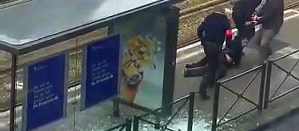 Brüksel'deki 'Türk mahallesi' olarak bilinen Schaerbeek'te bugün, bacağından vurularak yaralanan bir şüpheli gözaltına alındı - Sputnik Türkiye