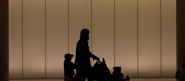 Çocuklarını gezdiren bir aile - Sputnik Türkiye