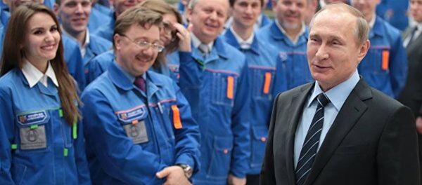 S-400'leri inceleyen Putin'e 'Gök Anahtarı' hediye edildi - Sputnik Türkiye