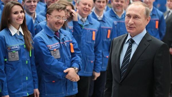 S-400'leri inceleyen Putin'e 'Gök Anahtarı' hediye edildi - Sputnik Türkiye