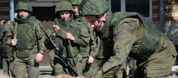 Rus bomba imha uzmanlarını taşıyan AN-124 nakliye uçağı Moskova çevresindeki Çkalovskiy havaalanından havalanarak Suriye'nin yolunu tuttu. - Sputnik Türkiye