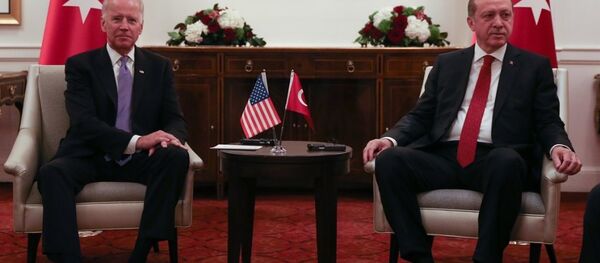 Cumhurbaşkanı Recep Tayyip Erdoğan, Washington'daki temasları kapsamında St. Regis Otel'de ABD Başkan Yardımcısı Joe Biden'ı kabul etti. - Sputnik Türkiye