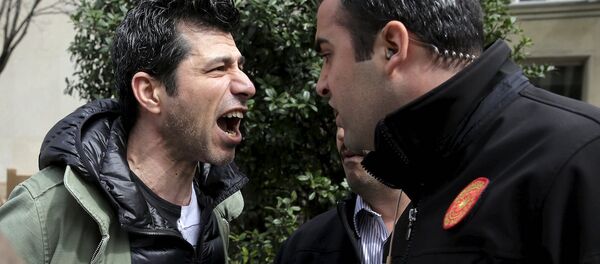 Washington'daki Erdoğan protestosunda gerginlik Washington'daki Erdoğan protestosunda gerginlik - Sputnik Türkiye